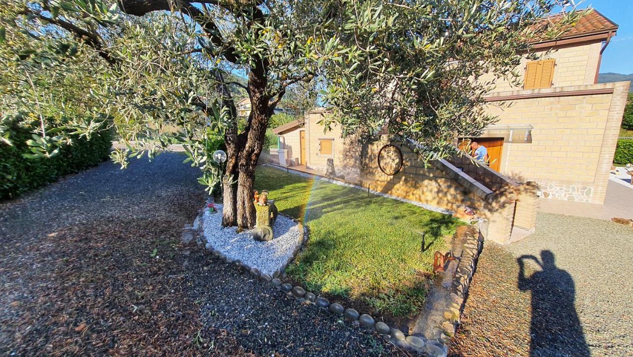 Spicchio Di Luna - Casa Vacanze Albiano Magra Buitenkant foto