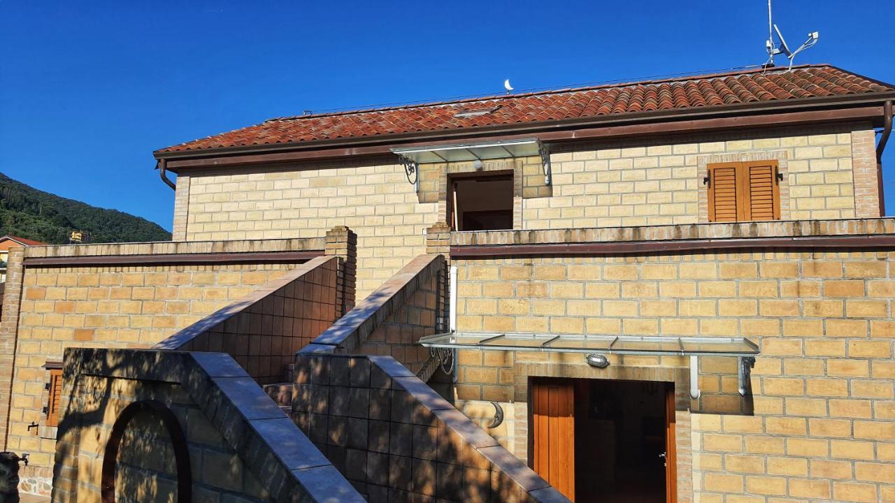 Spicchio Di Luna - Casa Vacanze Albiano Magra Buitenkant foto