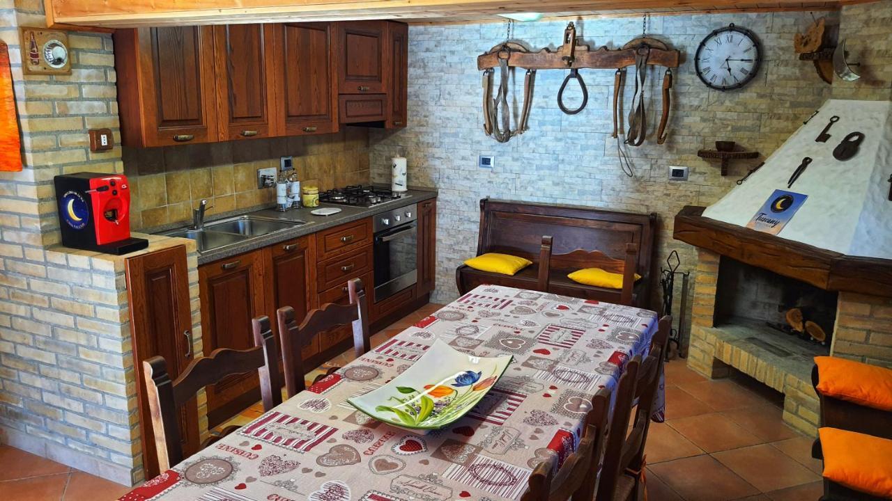 Spicchio Di Luna - Casa Vacanze Albiano Magra Buitenkant foto