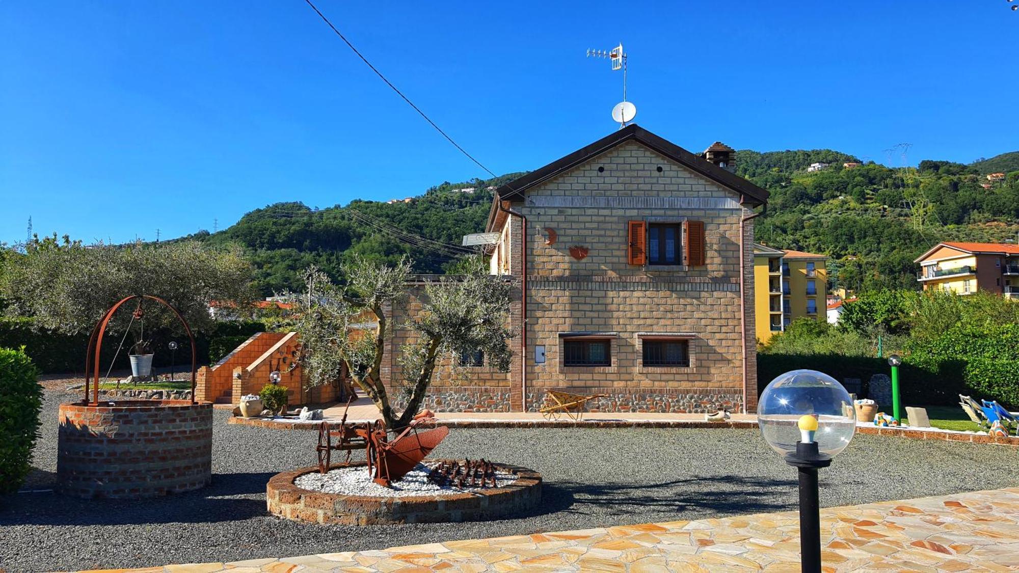 Spicchio Di Luna - Casa Vacanze Albiano Magra Buitenkant foto